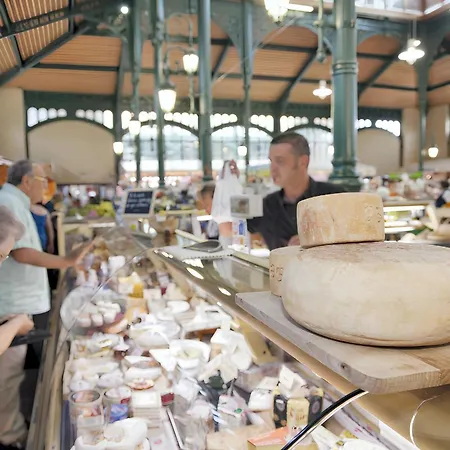 Moderne A Avec Jacuzzi, 54 M² Apartment *