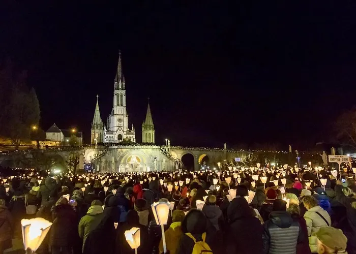 Moderne A Avec Jacuzzi, 54 M² * ルルド