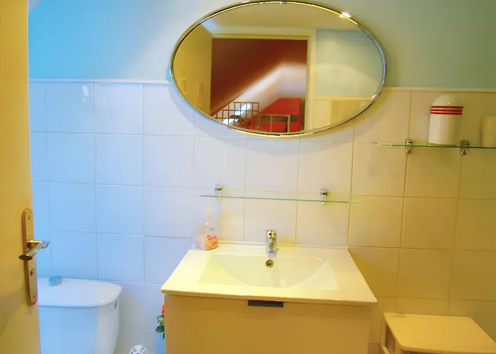 Moderne A Avec Jacuzzi, 54 M² アパート ルルド